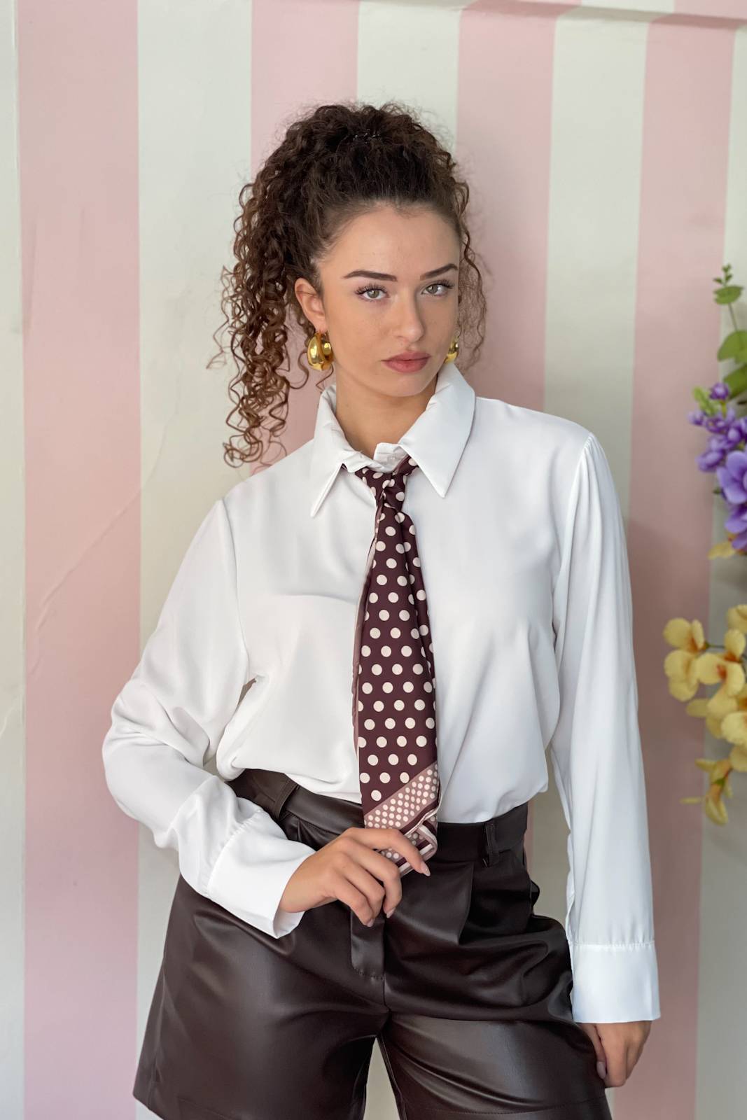 STORIA CAMICIA CON CRAVATTA