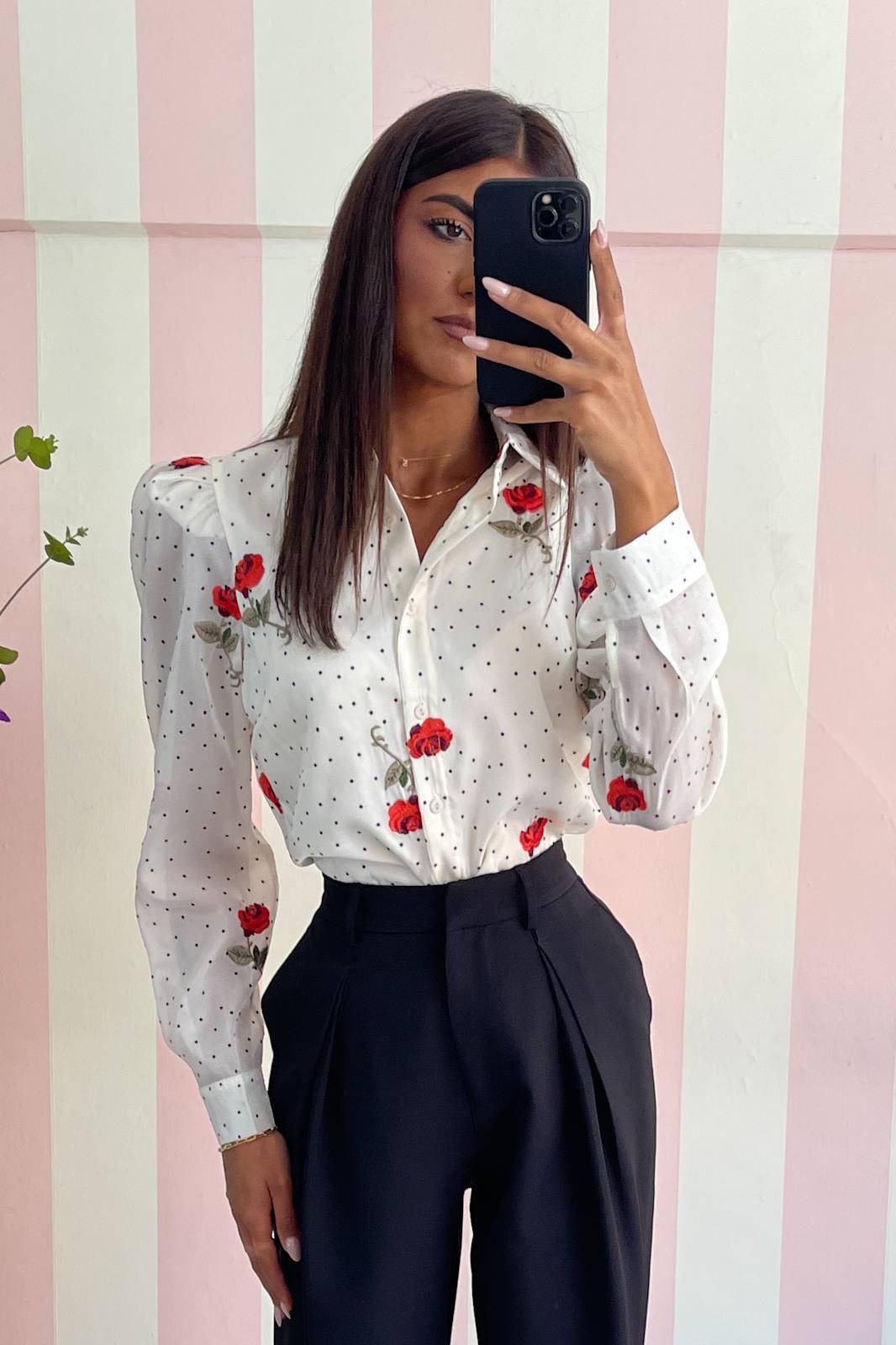 STORIA CAMICIA CON RICAMI