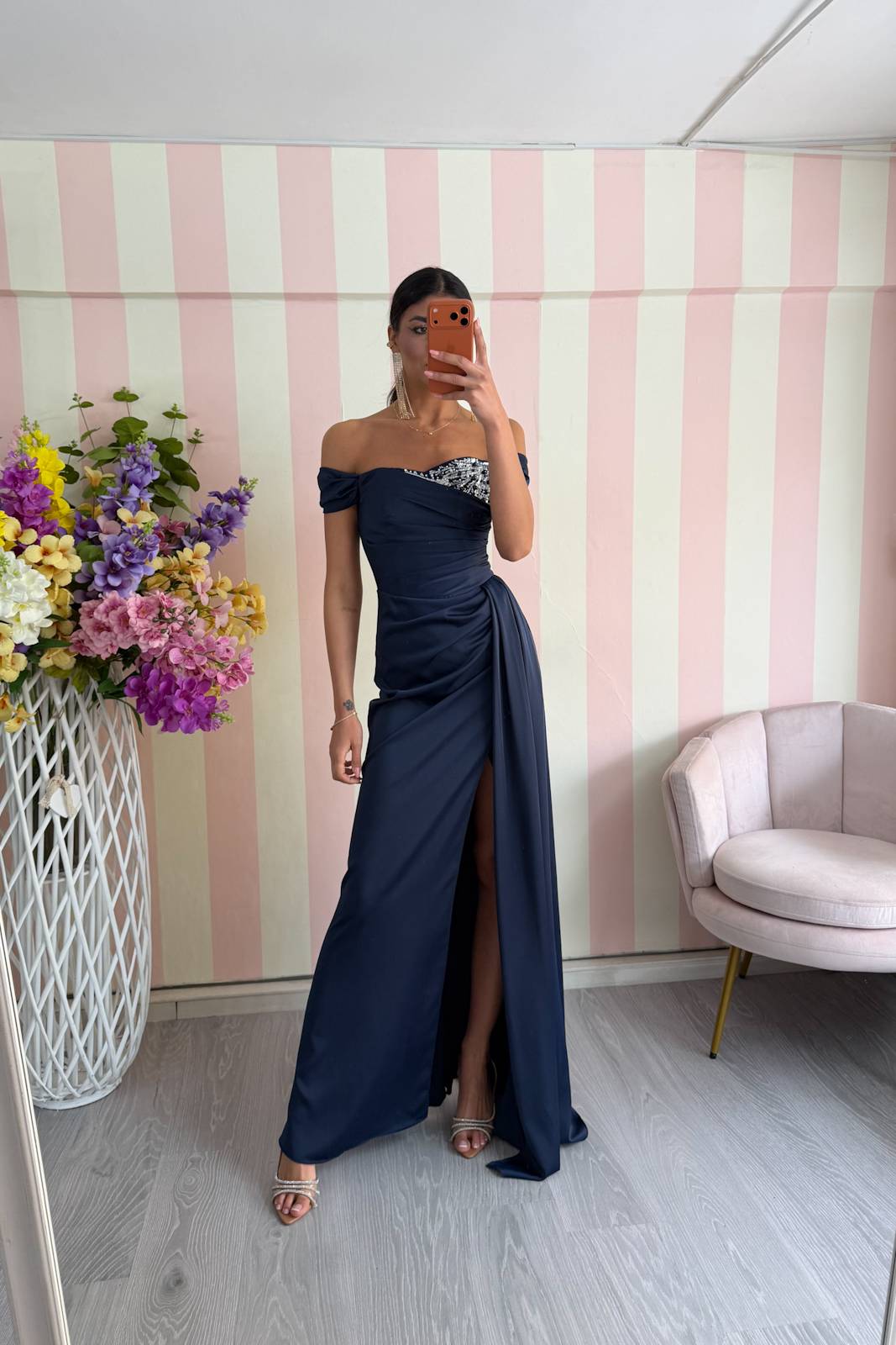 STORIA ABITO LUCREZIA