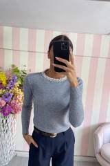 STORIA MAGLIA CON GIROCOLLO IN PERLE