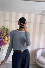 STORIA MAGLIA CON GIROCOLLO IN PERLE