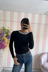 STORIA MAGLIA CON GIROCOLLO IN PERLE