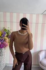 STORIA MAGLIA CON GIROCOLLO IN PERLE