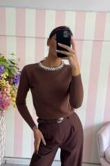 STORIA MAGLIA CON GIROCOLLO IN PERLE