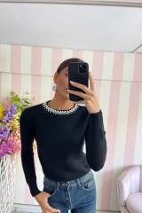 STORIA MAGLIA CON GIROCOLLO IN PERLE