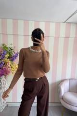 STORIA MAGLIA CON GIROCOLLO IN PERLE