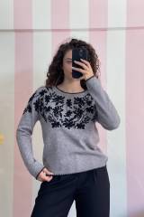 STORIA MAGLIA CON RICAMI IN PAILLETTES