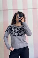 STORIA MAGLIA CON RICAMI IN PAILLETTES