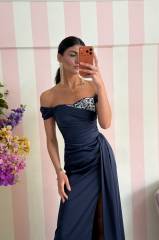 STORIA ABITO LUCREZIA