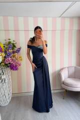 STORIA ABITO LUCREZIA